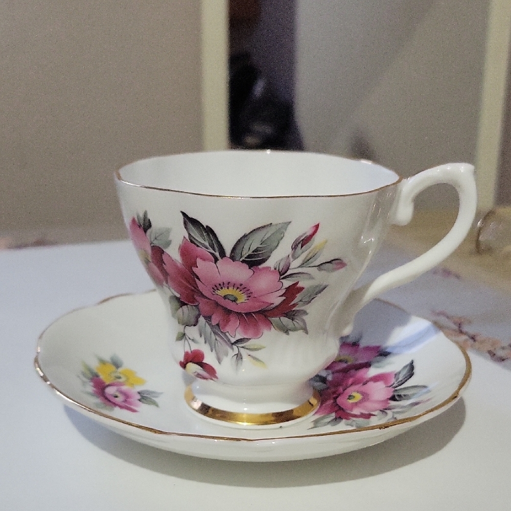Consort ~Fine Bone China Teacup and Saucer Set~ England